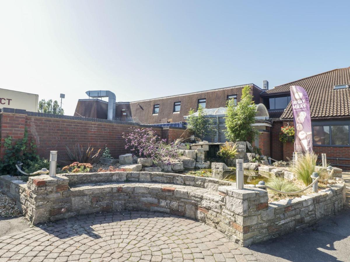 16 Amber Wood Lodge Lymington Exterior photo