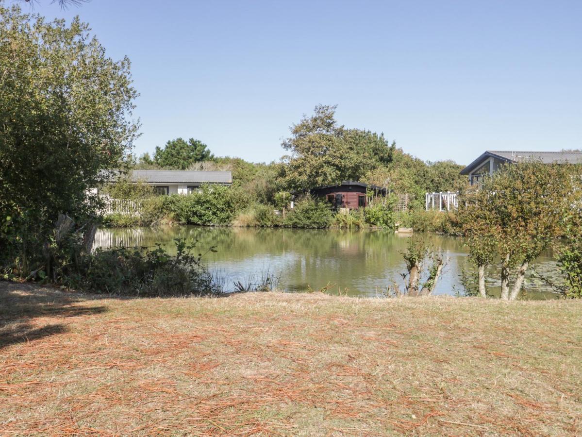 16 Amber Wood Lodge Lymington Exterior photo